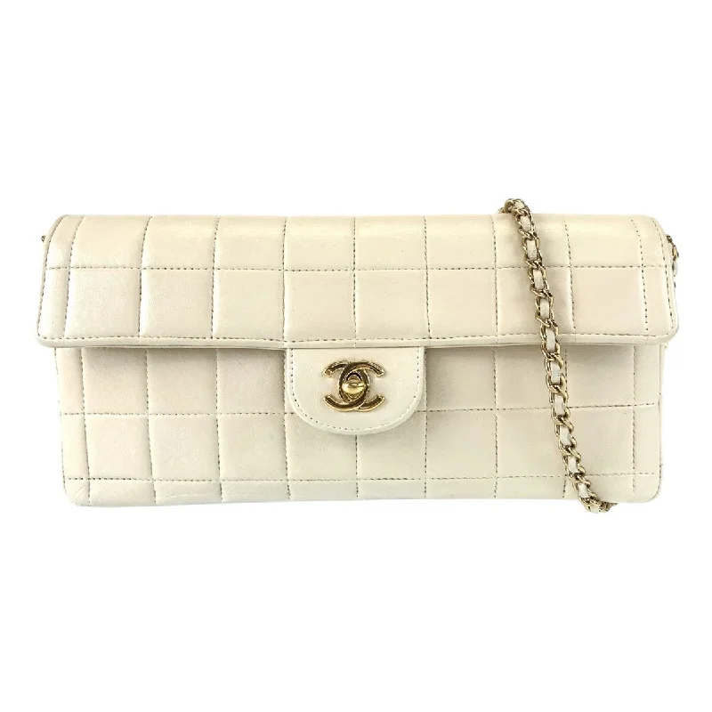 Ladies shoulder bag in satin-Chanel Lambskin Chocobar Turn Lock Shoulder Bag