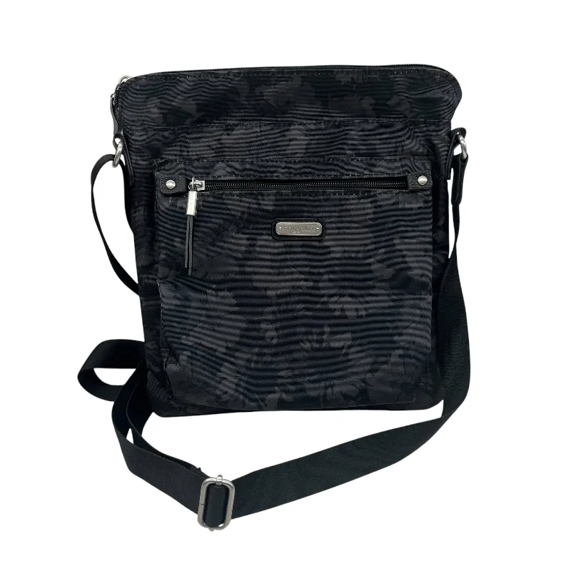 Ladies crossbody bag with interior pockets-Crossbody By Baggallini In Black & Grey, Size:Large