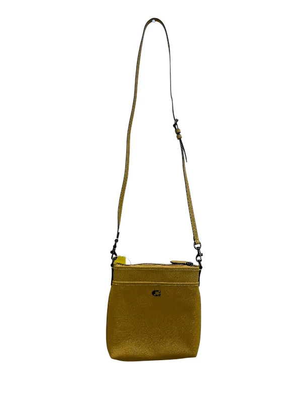 Ladies crossbody bag in chic style-Crossbody Designer By Coach, Size: Medium