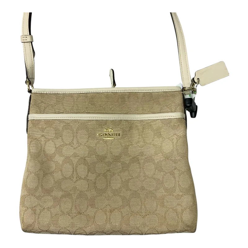 Ladies crossbody bag with unique clasp-Crossbody Designer By Coach, Size: Medium