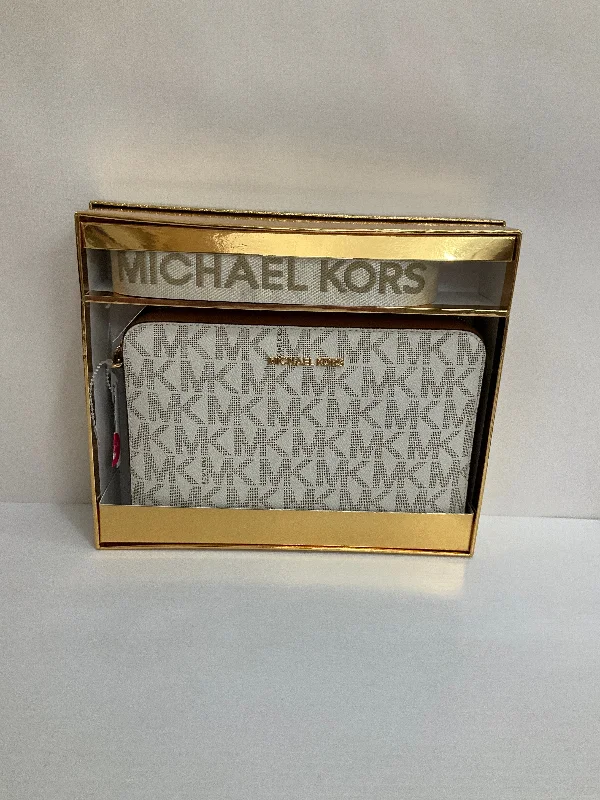 Ladies crossbody bag in chic style-Crossbody Designer By Michael Kors, Size: Medium