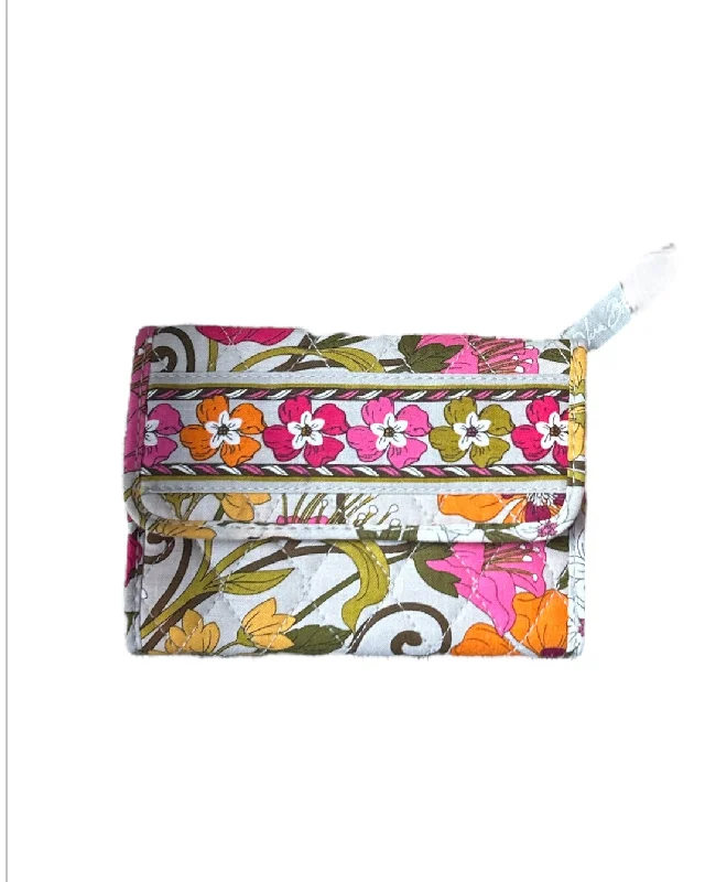 ladies trifold wallet with ID window-Wallet By Vera Bradley, Size: Small