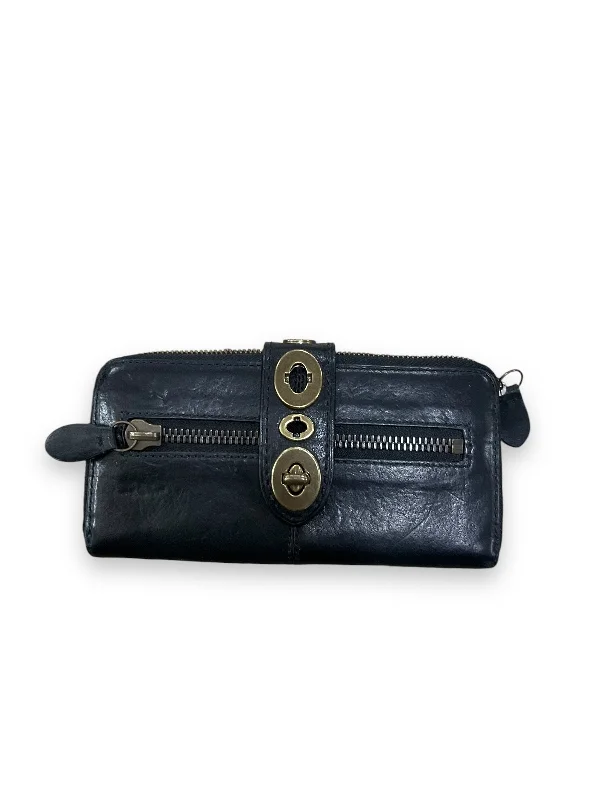 ladies wallet with zipper pocket-Wallet Designer By Coach, Size: Medium