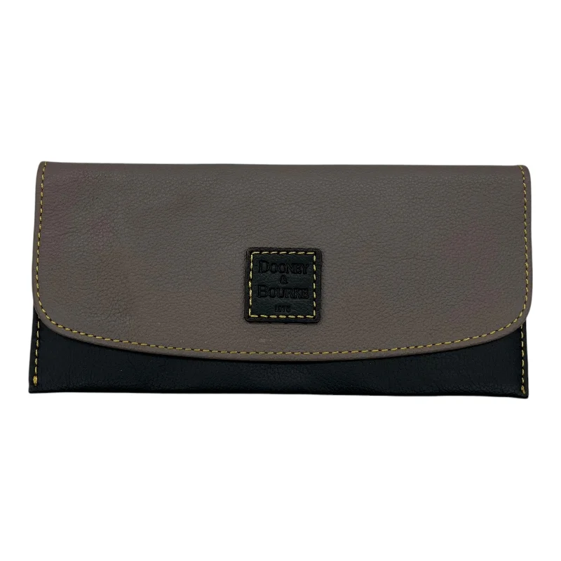 ladies wallet in small size-Wallet Designer By Dooney And Bourke In Grey, Size:Medium