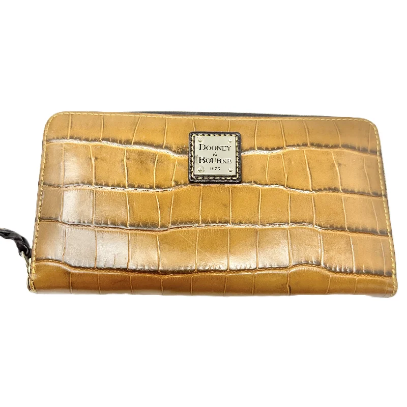 ladies wallet with sleek texture-Wallet Designer By Dooney And Bourke, Size: Large