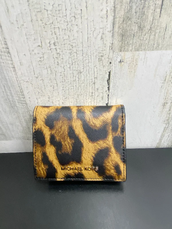 ladies wallet with unique texture-Wallet Designer By Michael Kors  Size: Small