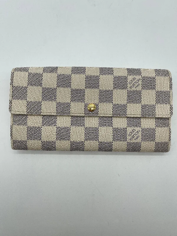 ladies wallet in beige tone-Wallet Luxury Designer By Louis Vuitton, Size: Large