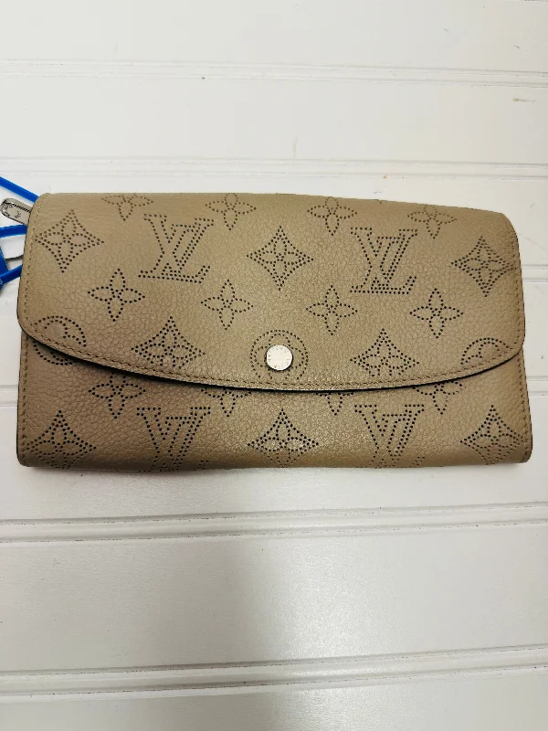 ladies wallet in light fabric-Wallet Luxury Designer By Louis Vuitton, Size: Medium